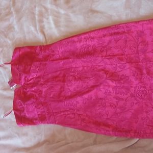 Strapless dress (straps included)